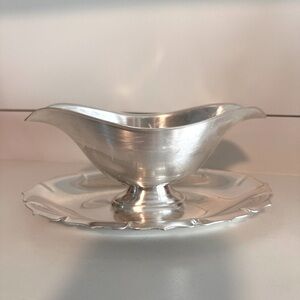 Early American Gravy Boat International Silver 2116 SP